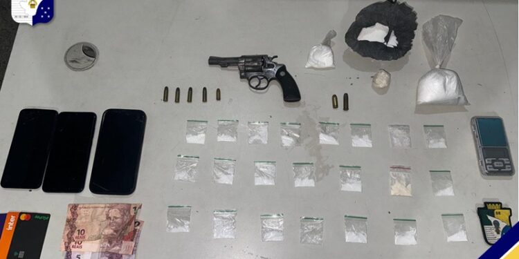 PM prende três pessoas por suspeita de tráfico ilícito de drogas em Aracaju