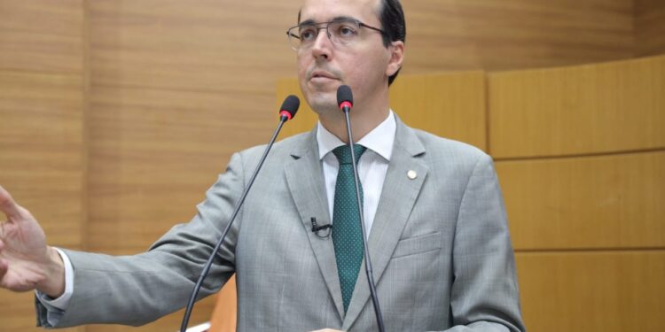 Georgeo Passos defende conforto para usuários do Instituto de Identificação