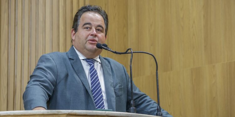 Vinícius Porto ressalta importância de obras de urbanização para o bem-estar da população aracajuana