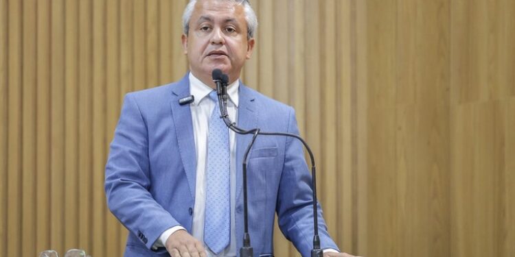 Elber parabeniza Hospital Cirurgia por títulos de melhor hospital cardiológico do Nordeste e sétimo do Brasil