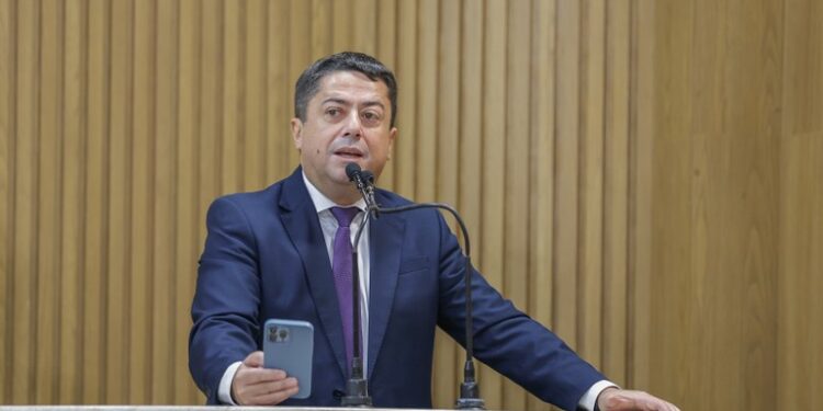 Na Tribuna, Fabiano Oliveira parabeniza trabalho da Polícia Militar de Sergipe