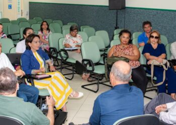 Sindmed: Emília ouve denúncias de precarização da categoria na rede municipal de Aracaju