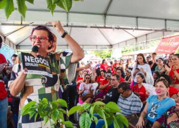 Sonia Meire critica matéria da prefeitura afirmando que deu 60% de aumento aos servidores