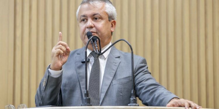 “O Bolsa Família é para quem precisa”, declara vereador Elber Batalha