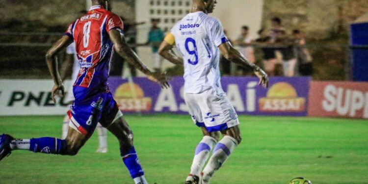 Itabaiana e Confiança empatam em 2 a 2 na semifinal do Sergipão