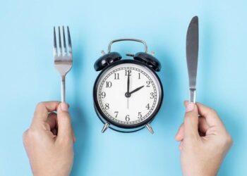 Jejum intermitente aumenta risco de morte por doença cardiovascular