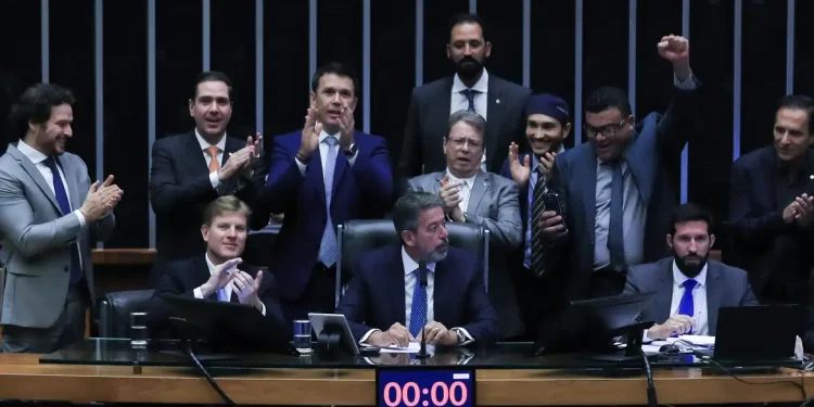 Câmara aprova programa para setor de eventos com teto de R$ 15 bilhões
