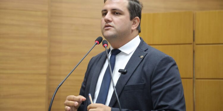 Marcos Oliveira cobra inauguração da Estação de Tratamento de Água