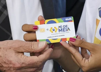 Mais de 2,4 milhões de estudantes já estão cadastrados no Pé-de-Meia