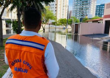 Prefeitura de Aracaju monitora áreas impactadas pela maré e orienta a população