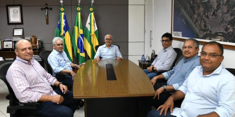 Prefeito Edvaldo recebe representantes das empresas que operam o sistema de transporte público