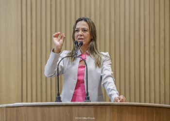 “Esperar três meses para tratar o câncer em Sergipe é sentença de morte”, lamenta Sheyla 