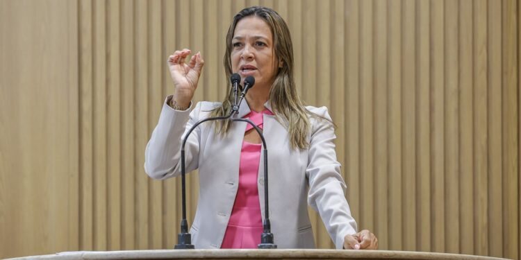 “Esperar três meses para tratar o câncer em Sergipe é sentença de morte”, lamenta Sheyla 