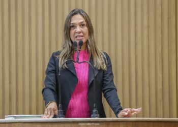 Mais de 260 pacientes esperam cirurgia do câncer de cabeça e pescoço no HU, lamenta Sheyla