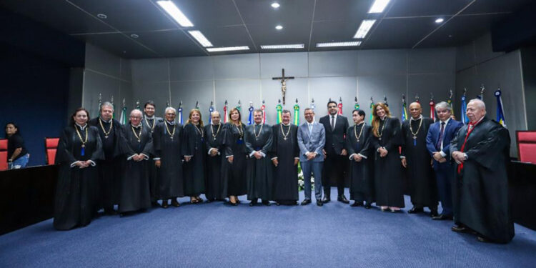 Governador Fábio Mitidieri participa de posse do desembargador José Pereira Neto no TJSE