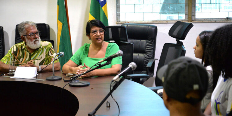 Gestão da Seduc se reúne com alunos do Colégio Estadual Jackson de Figueiredo