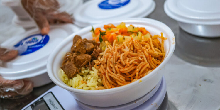 Prato do Povo chega à marca de 115 mil refeições entregues