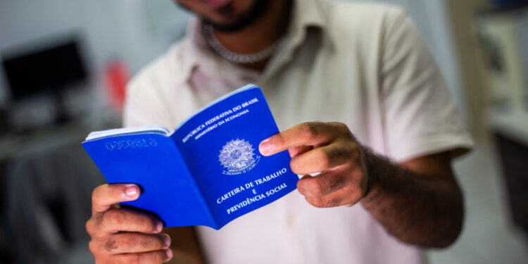 Secretaria do Trabalho divulga oportunidades de emprego com vagas afirmativas para mulheres e PcDs