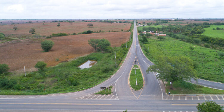 Governador Fábio Mitidieri comemora edital de contratação para duplicação da BR-235