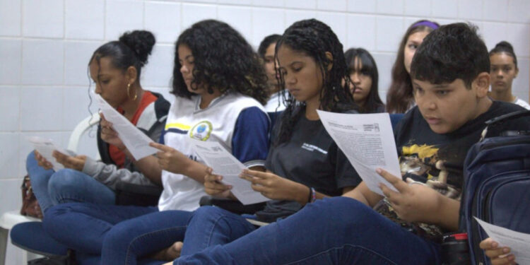 Pesquisa sobre a participação dos jovens em debates políticos mobiliza estudantes da rede estadual de ensino