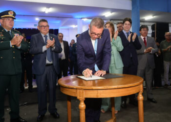 Em solenidade de promoção da PMSE, governador Fábio Mitidieri autoriza obras e entrega viaturas à Segurança Pública