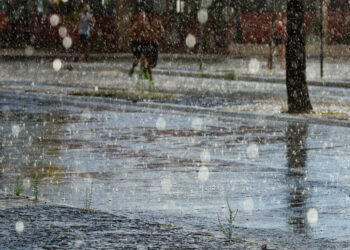 Aviso meteorológico indica possibilidade de chuvas moderadas em Sergipe até este sábado, 27