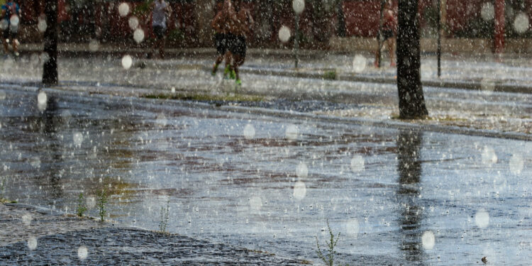 Aviso meteorológico indica possibilidade de chuvas moderadas em Sergipe até este sábado, 27
