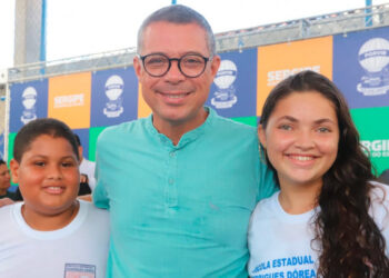 Governo de Sergipe entrega reforma de quadra poliesportiva na Escola Estadual Rodrigues Dórea, em Aracaju