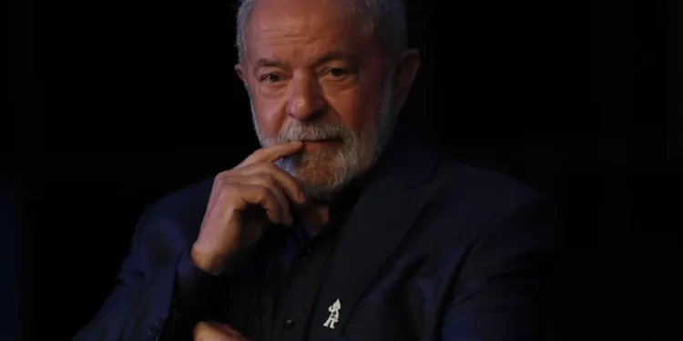Avaliação positiva do governo Lula recua para 37%, menor índice desde início da gestão, aponta CNT