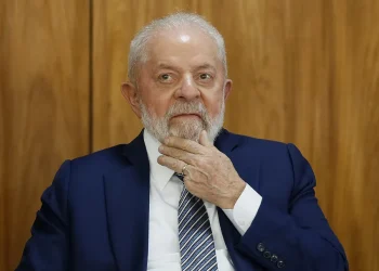 PoderData: pesquisa aponta pela primeira vez que rejeição ao governo Lula ultrapassa aprovação