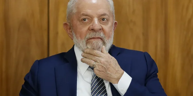 PoderData: pesquisa aponta pela primeira vez que rejeição ao governo Lula ultrapassa aprovação
