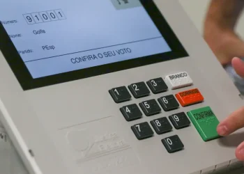 Prazo para emitir e regularizar título de eleitor termina dia 8