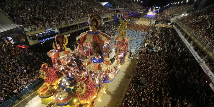 Carnaval de 2025 terá 3 dias de desfiles na Marquês de Sapucaí, no Rio