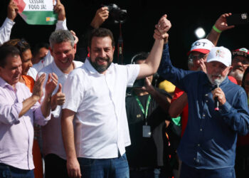 Justiça Eleitoral determina que Lula remova vídeo em que pede votos para Boulos, pré-candidato à Prefeitura de São Paulo