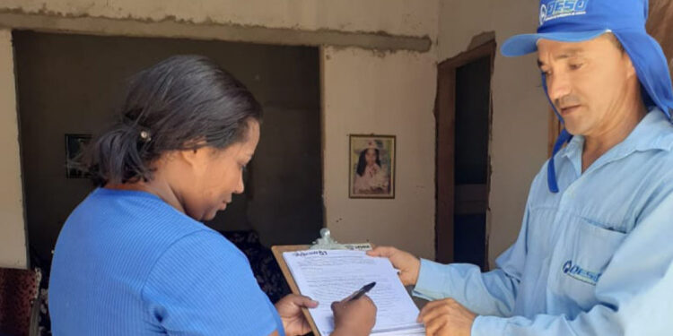 Deso realiza atendimento porta a porta no sertão sergipano