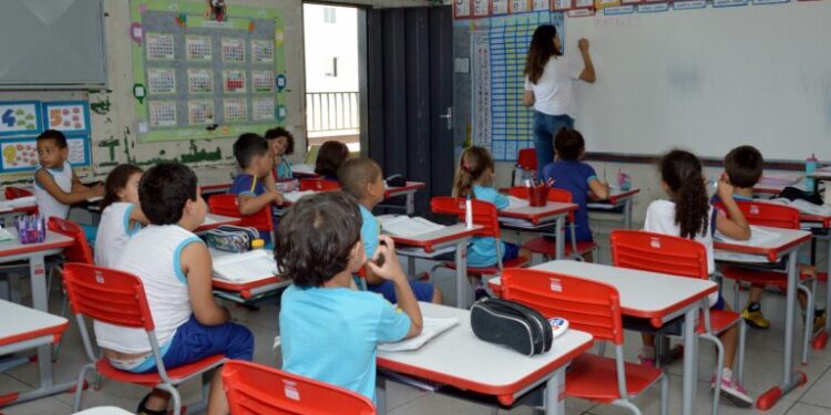 Índice de alfabetização infantil retomou patamar pré-pandemia, afirma Ministério da Educação