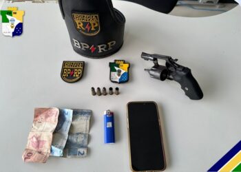 Polícia Militar liberta reféns após roubo a ônibus e apreende arma de fogo no Bairro Lamarão