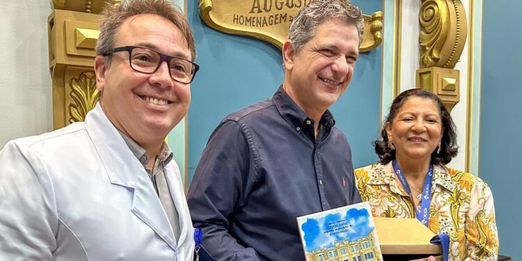 Rogério visita novas instalações do Cirurgia e recebe homenagem pelos R$ 15 mi em recursos