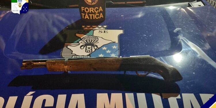 PM prende foragido da justiça baiana e apreende arma de fogo em Canindé de São Francisco