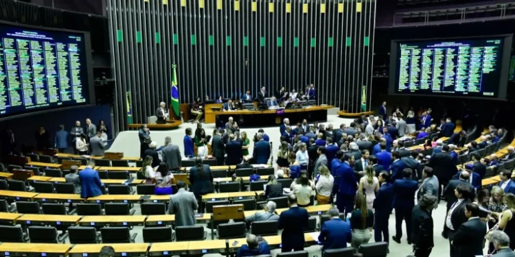 Congresso Nacional mantém veto de Bolsonaro e rejeita transformar fake news em crime