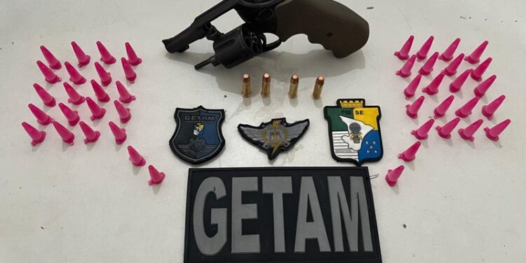 PM prende homem com drogas e arma de fogo no Bairro Palestina