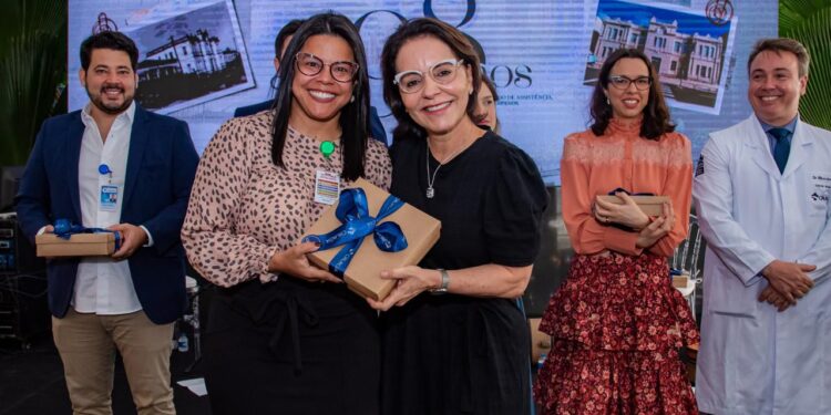 Vereadora Emília Corrêa recebe homenagem no Hospital de Cirurgia