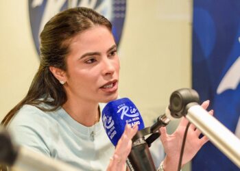 Yandra Moura demonstra preparo e conhecimento dos problemas de Aracaju durante entrevistas na Rio FM