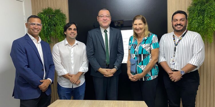 Eduardo Lima se reúne com o secretário de Saúde para tratar da execução das Emendas Impositivas 