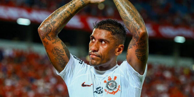 Grande rival do Corinthians surpreende e tenta a contratação de Paulinho