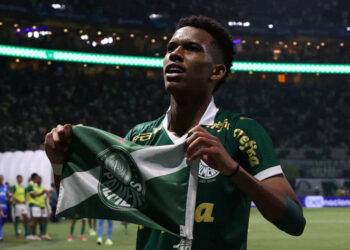 R$ 332 milhões: Estêvão, do Palmeiras, pode romper com o Chelsea e assinar com outro clube