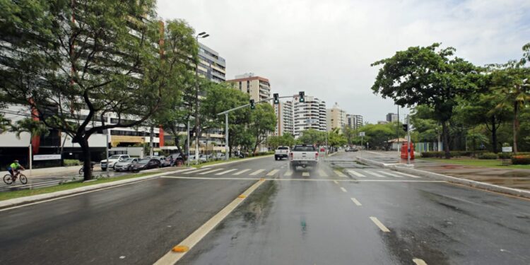 Defesa Civil emite alerta de chuva moderada para as próximas 48h em Aracaju