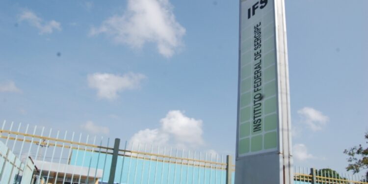 IFS divulga edital de concurso para professor do ensino básico, técnico e tecnológico