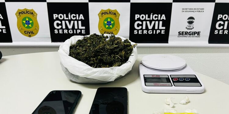 Polícia Civil prende em flagrante dois irmãos suspeitos do tráfico de drogas em Propriá