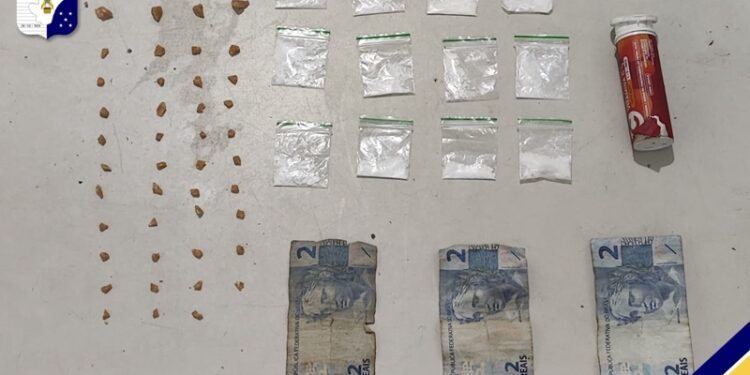 Polícia Militar apreende drogas e prende homem por tráfico em Aracaju